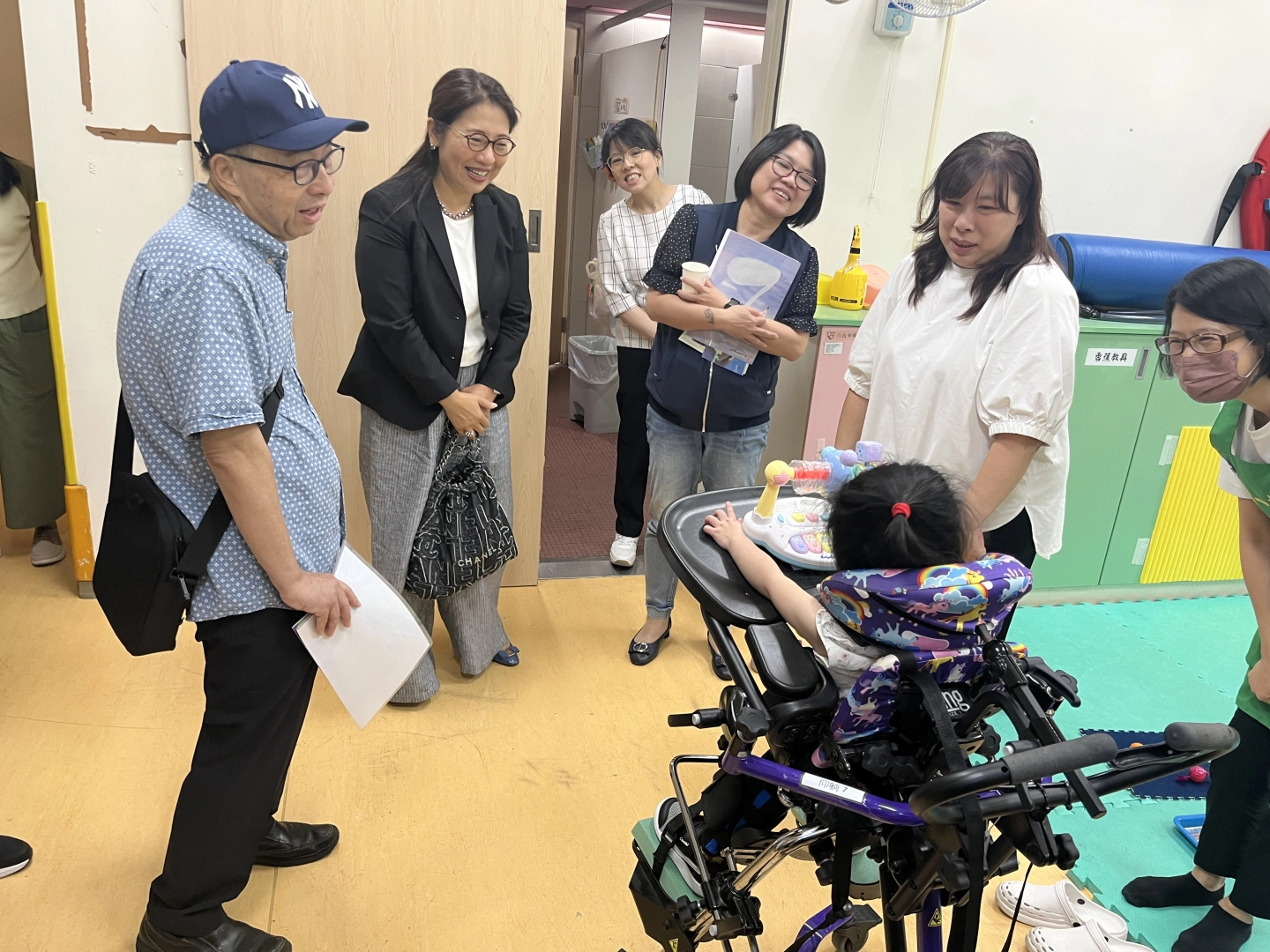 捐贈台北市社會局全新輔具儀式