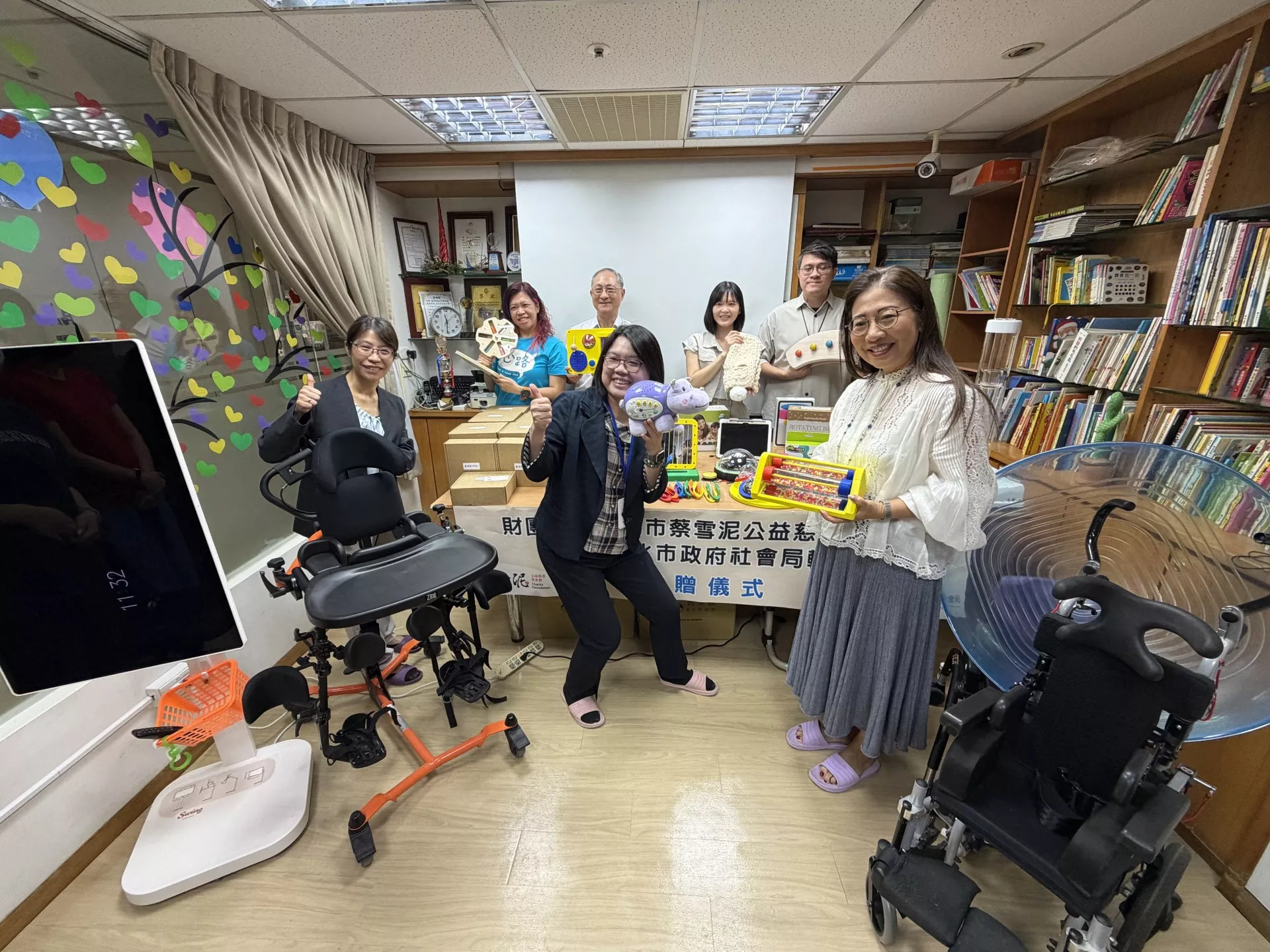 本會捐贈兒童輔具予臺北市政府社會局　陪伴孩子安心成長